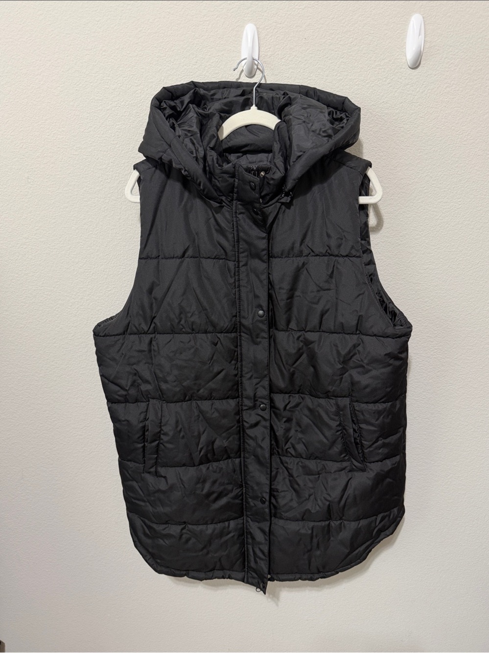 NWOT Women's Puffer Vest Double zip and snap with zip off hood